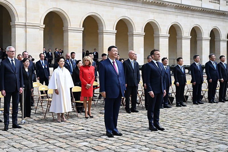 习近平出席法国总统马克龙举行的欢迎仪式 2