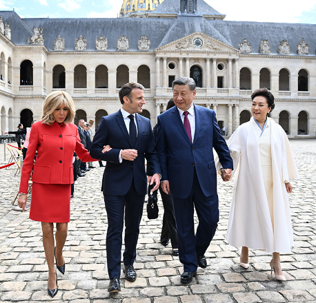 习近平出席法国总统马克龙举行的欢迎仪式3